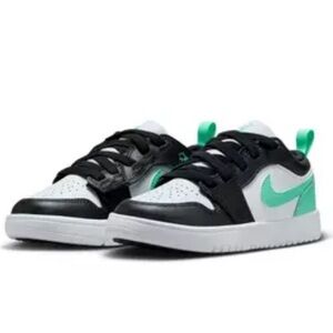 Jordan 1 low kids 13.5c 💚 Green Glow